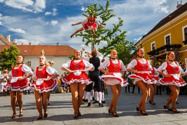 Cluj Napoca s a umplut de culoare Mii de oameni au celebrat 50 de ani de prietenie cu Koln FOTO