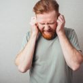 Clujean nemultumit de un vecin care asculta muzica afara Aceasi melodie ore intregi in fiecare dimineata Nu pot sta in casa fara casti