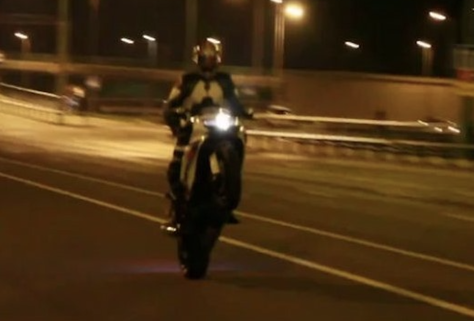 Clujenii nu pot dormi din cauza zgomotului motociclistilor pe strazile rezidentiale noaptea La acea ora sunt si copii mici