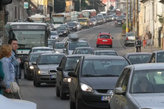 Clujul sub restricii din cauza caniculei Traficul greu limitat pe drumurile din judet