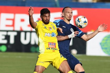 Corvinul Hunedoara recent promovat in Superliga l a transferat pe atacantul peruan Renato Espinosa