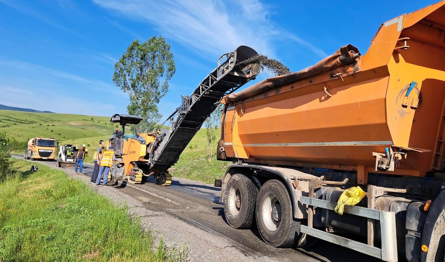 DRDP Cluj reabiliteaza drumurile cu resurse interne lucrari pe Varianta de Ocolire Baia Mare si DN 1J Cluj folosind asfalt fabricat in statia proprie