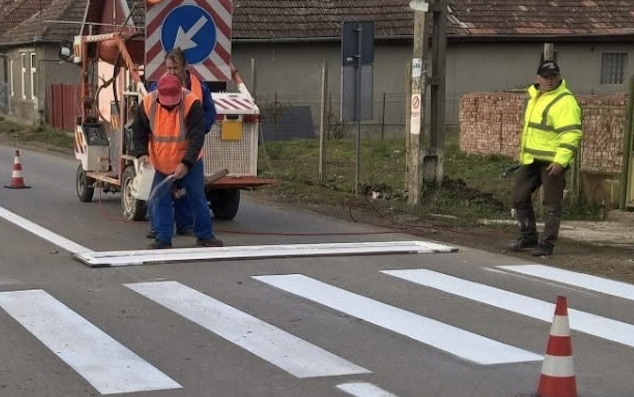 Drumurile judetene din Cluj vor fi marcate corespunzator in zonele cu risc de accidente CJ organizeaza o licitatie pentru marcaje si benzi de restrictiune a vitezei