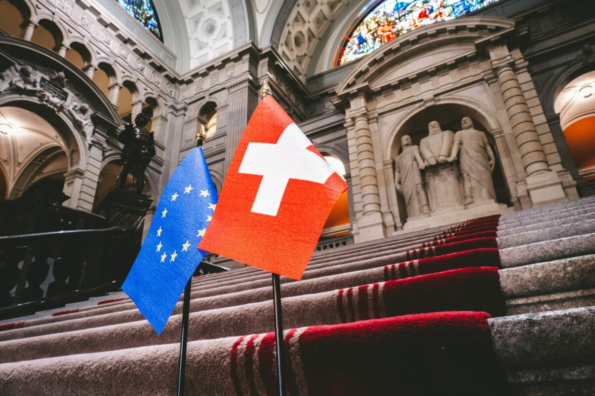 Elvetia ia in considerare limitarea populatiei la 10 milioane de locuitori Imigratia ar putea fi restrictionata iar acordul cu UE ar putea fi renegociat