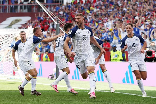 Erou pentru Bosnia la Mondial Golgheterul Superligii a marcat chiar la debutul oficial Cine este jucatorul care a surprins Canada