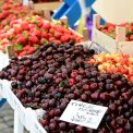 Festivalul Cireselor si al Capisunilor in Piata Matache Vizitatorii se plang de preturi dupa prima zi