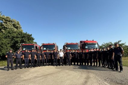 IGSU: 40 de pompieri români și mai multe mașini de pompieri vor participa la combaterea incendiilor de vegetație în Franța.