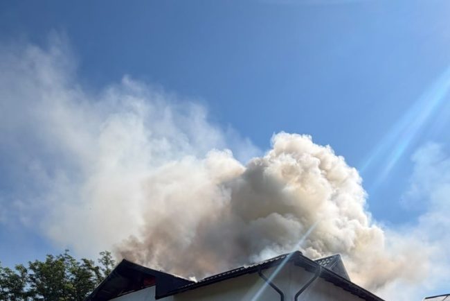 Incendiu la o gradinita din Prahova cauzat de un acoperis in flacari Copiii au fost evacuati in siguranta
