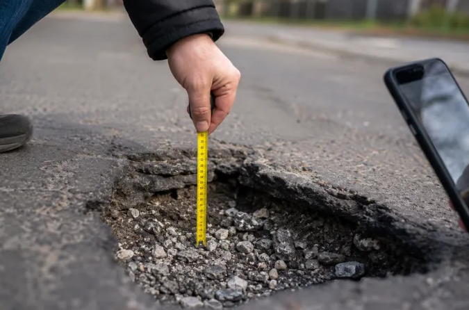 Infrastructura din Cluj Napoca se afla intr o stare critica Cetatenii cer interventii urgente pe poduri si pe numeroase artere esentiale