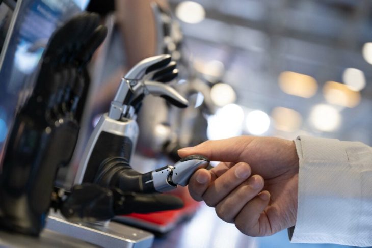 Inovatie China testeaza roboti de curatenie cu inteligenta artificiala pentru locuinte
