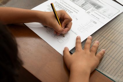 Învățământul acasă ilegal: părinții a trei copii din Bihor, dați în judecată pentru că nu le-au permis să…