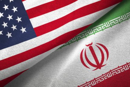 Iranul anunta inchiderea Stramtorii Ormuz si ameninta cu atacuri asupra navelor care incearca sa traverseze zona