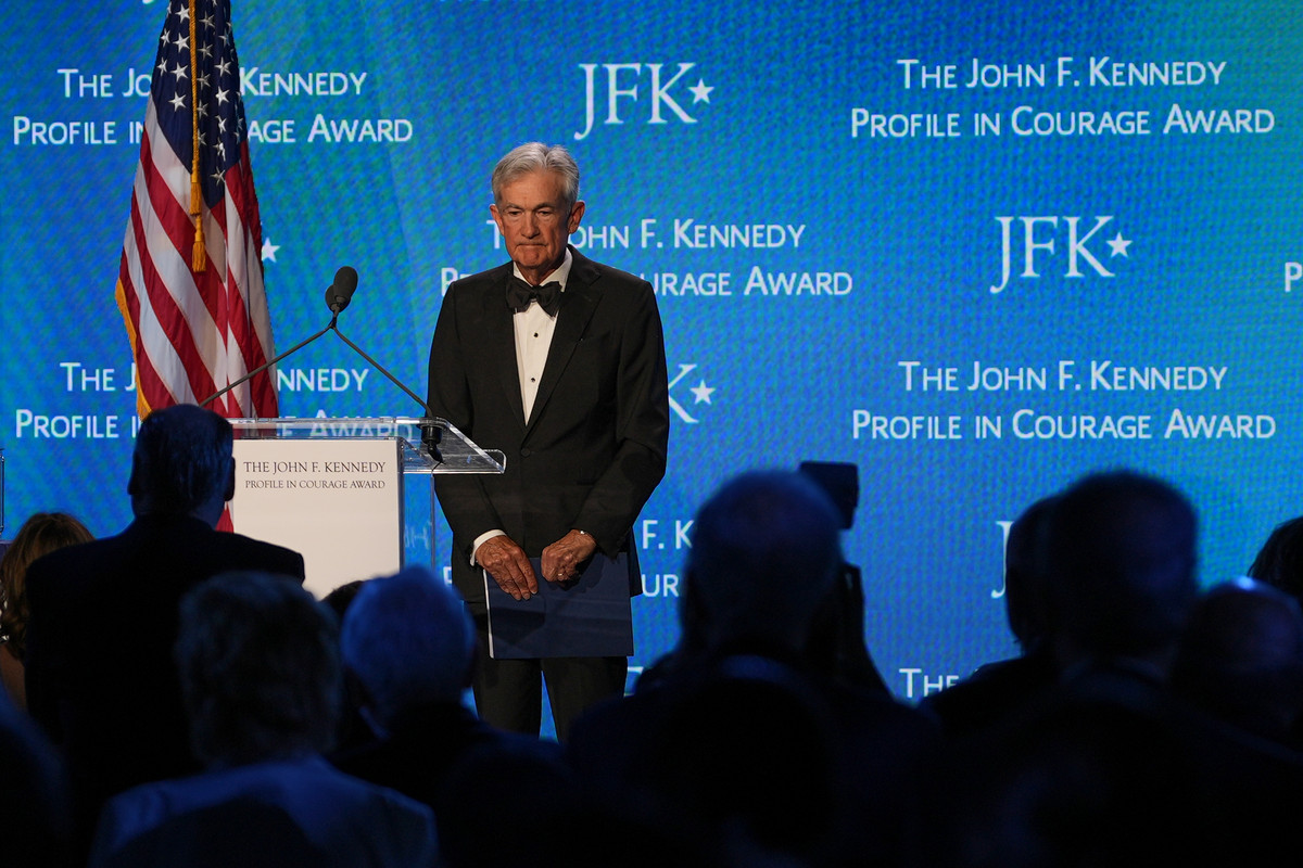 Jerome Powell isi foloseste discursul de primire a premiului JFK pentru a atage atentia asupra presiunii politice exercitate asupra Fed instantelor si scolilor