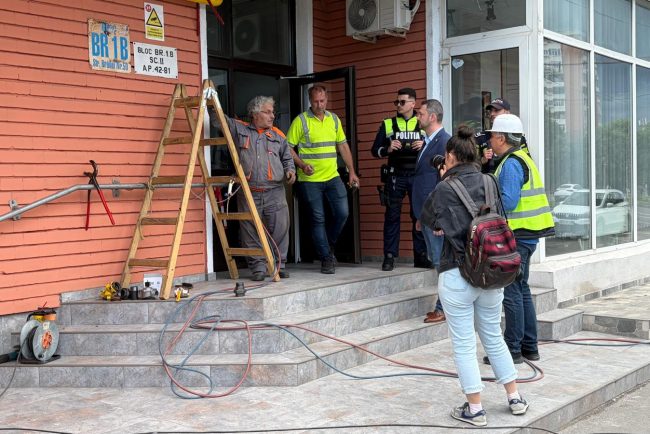 Locatarii blocului din Galati afectati de caderea unei drone se intoarc in apartamente Imobilul poate fi ocupat in siguranta