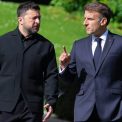 Macron si Zelenskyy surprinsi pe camera discutand strategii pentru a l face fata lui Trump