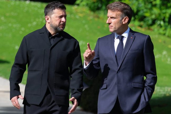 Macron si Zelenskyy surprinsi pe camera discutand strategii pentru a l face fata lui Trump