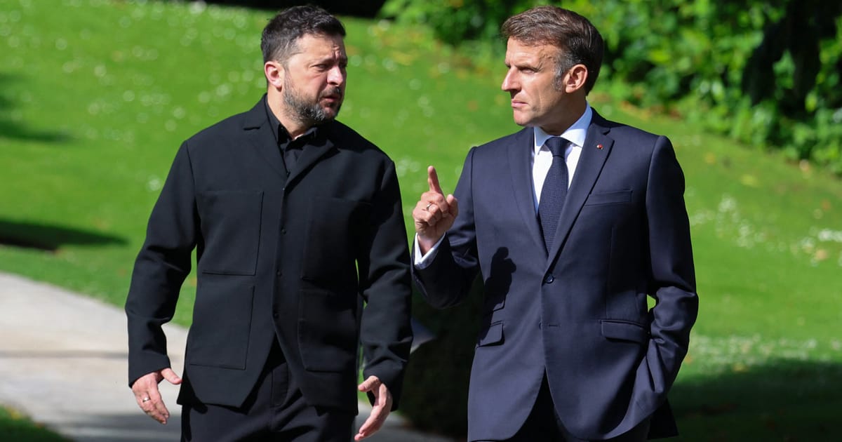 Macron si Zelenskyy surprinsi pe camera discutand strategii pentru a l face fata lui Trump