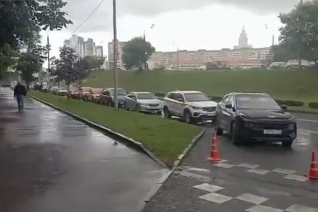 Motivul pentru care in orasele din Rusia se instaleaza toalete ecologice langa statiile de alimentare cu combustibil