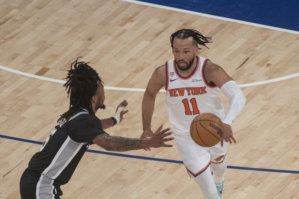 New York Knicks castiga primul titlu NBA dupa 53 de ani Jalen Brunson 45 de puncte in victoria cruciala impotriva San Antonio Spurs