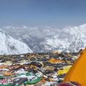 O avalana l a salvat pe Everest ghidul nepalez considerat mort a relatat cum a supravieuit ase zile pe munte