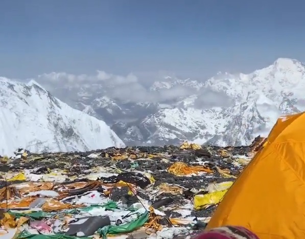O avalana l a salvat pe Everest ghidul nepalez considerat mort a relatat cum a supravieuit ase zile pe munte