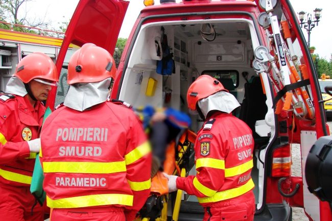 O femeie de 70 de ani se afla in stare grava dupa ce a fost accidentata de o masina in Cluj Napoca