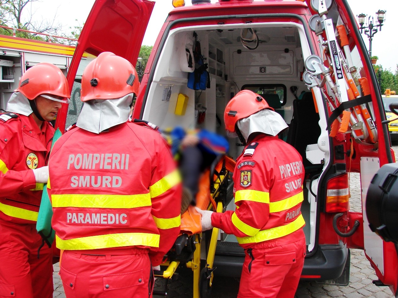 O femeie de 70 de ani se afla in stare grava dupa ce a fost accidentata de o masina in Cluj Napoca
