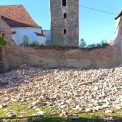 O portiune a zidului uneia dintre cele mai valoroase biserici fortificate din Transilvania s a prabusit Vizitele au fost suspendate