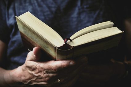 Operațiunea „Pușkin”: cum au fost furate volume rare din bibliotecile franțuzești