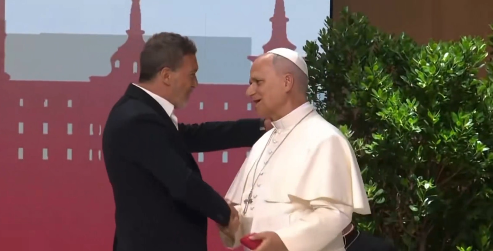 Papa Leon al XIV lea se intalneste cu Antonio Banderas si participa la un spectacol de flamenco la Madrid un mesaj despre importanta culturii in societate