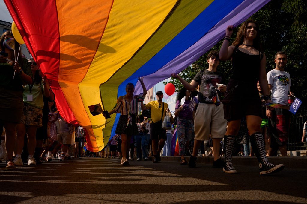 Parada Bucuresti Pride 2026 Se estimeaza prezenta a 30000 de persoane la marsul LGBT din Capitala
