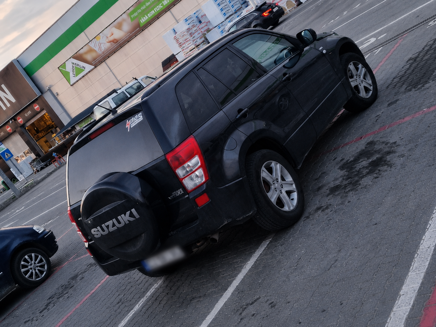 Parcare premium in Cluj Napoca Un sofer a ocupat patru locuri de parcare cu masina sa