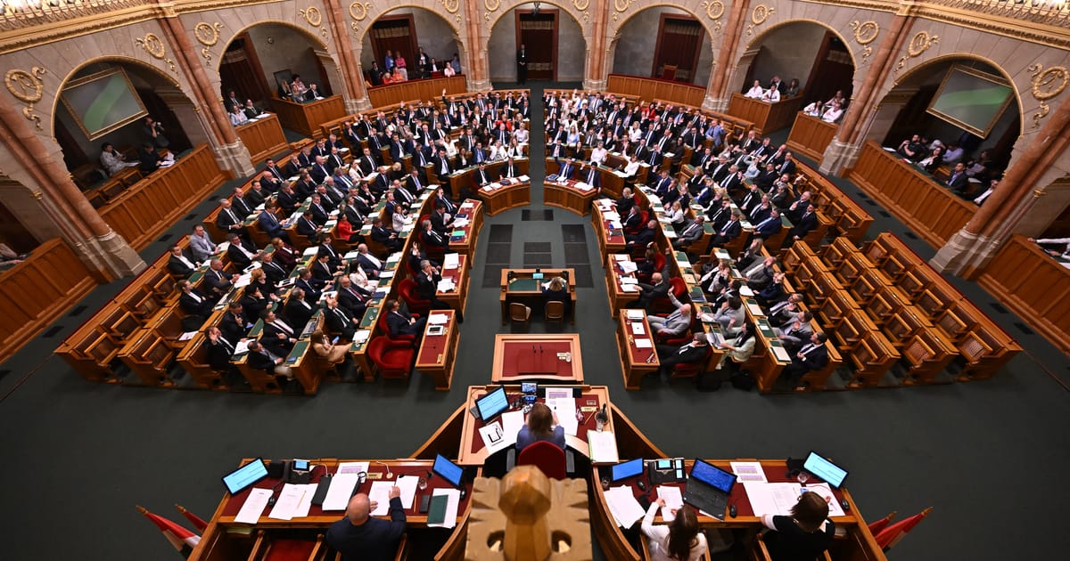 Parlamentul ungar voteaza o limita de mandat de 8 ani care ar impiedica revenirea lui Orban