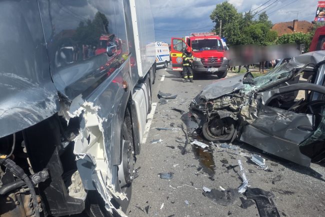 Patru persoane grav ranite intr un accident implicand o masina de tesar si doua masini pe DN 7 in Arges