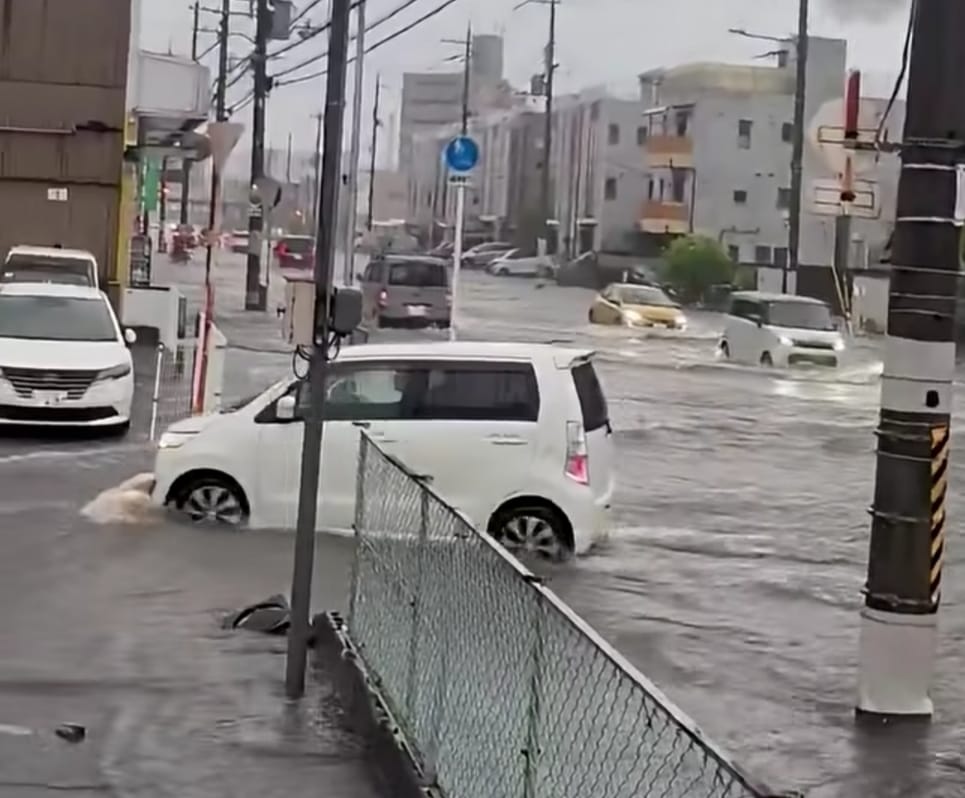 Peste doua milioane de persoane evacuate in Japonia din cauza unui taifun Taiwanul afectat de ploi torentiale