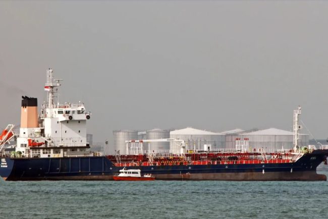 Petrolier atacat in largul coastei Omanului Ar putea fi al treilea atac al SUA din aceasta saptamana