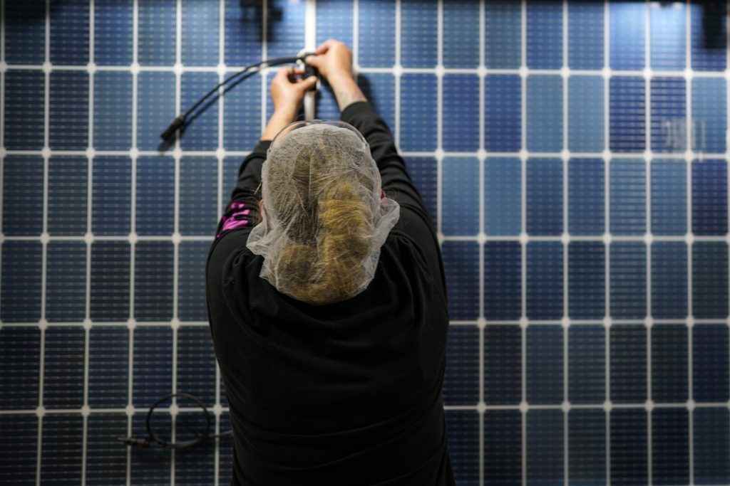 Premiera in SUA energia solara a intrecut carbunele in ciuda sprijinului acordat industriei miniere de catre Trump