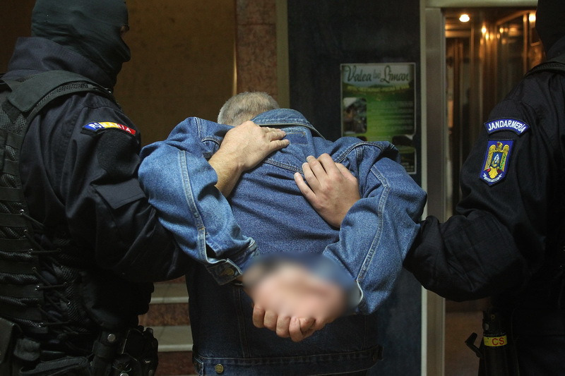 Primar din judeul Cluj acuzat ca a uitat sa o suspende pe o angajata in proces penal Aceasta ar fi obtinut peste o suta de mii de lei din fonduri publice