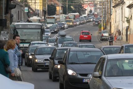 Primăria Cluj, convocată de taximetriștii locali, nemulțumiți de „reorganizările” din trafic: „Axa Est-Vest este un dezastru. Avem soluții mai eficiente”