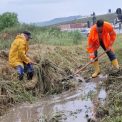 Primaria unei comune din Cluj ia masuri dupa furtuna Interventii de urgenta in diverse zone un echipaj a patrulat non stop pentru a preveni dezastrul
