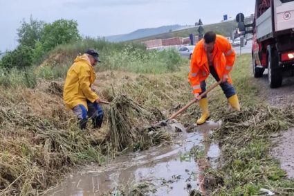 Primăria unei comune din Cluj ia măsuri după furtună: Intervenții de urgență în diverse zone, un echipaj a patrulat non-stop pentru a preveni dezastrul.