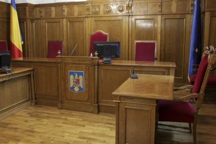 Protest in instante si parchete impotriva noii legi a salarizarii Activitatea va fi complet oprita joi
