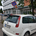 Regulile sunt doar pentru altzi Un sofer din Cluj si a parcat masina exact in locul interzis
