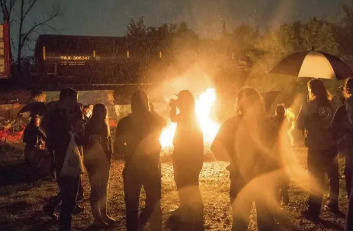 Revolta pe o strada din Cluj Napoca O grupare cauzeaza agitatie si lasa mizerie in urma sa