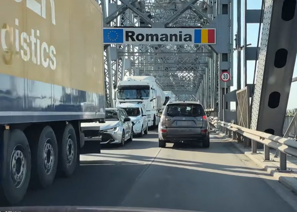 Soferii se feresc de aglomeratie la Podul Giurgiu Ruse Plata online va fi disponibila din 15 iunie