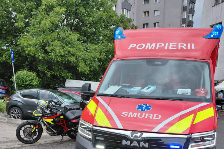 Stire de breaking news Un copil de doi ani a cazut de la o inaltime intr un bloc de pe Aleea Moldoveanu din Cluj Napoca Autoritatile intervin in prezent