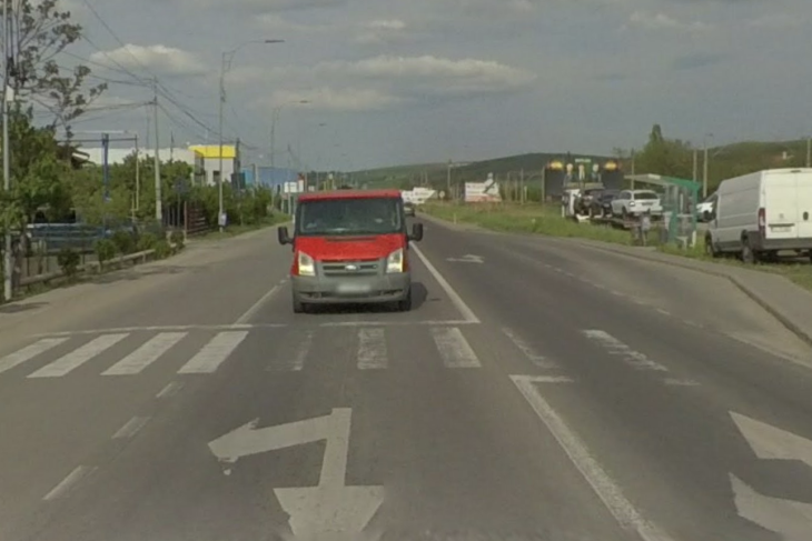 Trecerea de pietoni din Cluj unde iti poti pune viata in pericol la fiecare traversare O femeie a fost aproape lovita in momentul in care traversa strada Ce ar fi fost daca era un copil