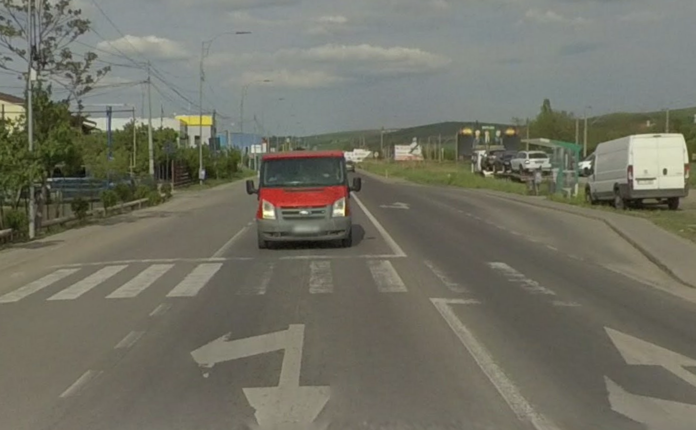 Trecerea de pietoni din Cluj unde iti poti pune viata in pericol la fiecare traversare O femeie a fost aproape lovita in momentul in care traversa strada Ce ar fi fost daca era un copil