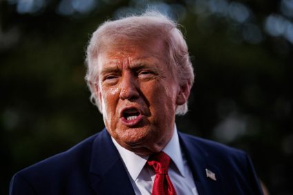 Trump amenință Iranul cu atacuri devastatoare în această noapte și declară că SUA vor prelua controlul asupra infrastructurii petroliere.