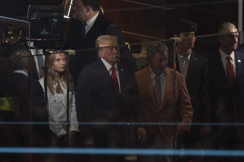 Trump i felicita pe jucatorii echipei New York Knicks pentru castigarea titlului NBA Cele mai mari realizari din istoria baschetului